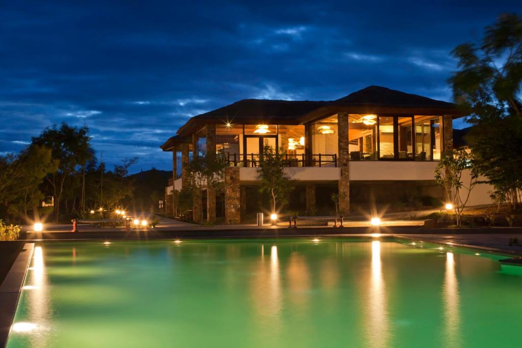 the-serai-luxury-premium-stay-bandipur-premium-safari-jlr-safari-booking
