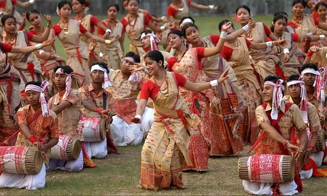 https://media.assettype.com/english-sentinelassam/import/h-upload/2021/10/19/261725-folk-dances-of-assam-bihu-2.webp?auto=format%2Ccompress&enlarge=true&fit=max&h=675&w=1200