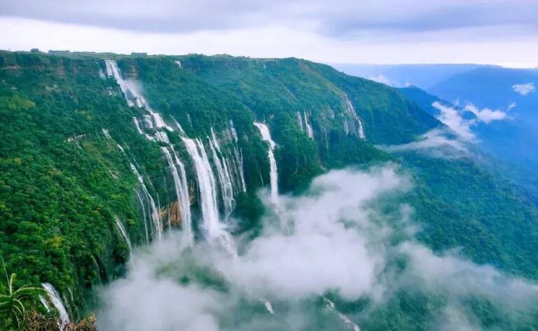 Monsoon-travel-destination-india